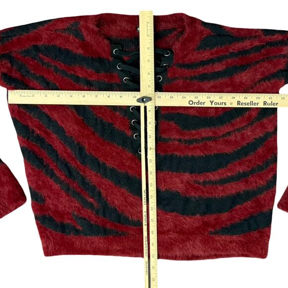 Express Red Black Tiger Stripe Lace Up V-Neck Fuzzy Eyelash Crop Sweater Size XS - Picture 3 of 9
